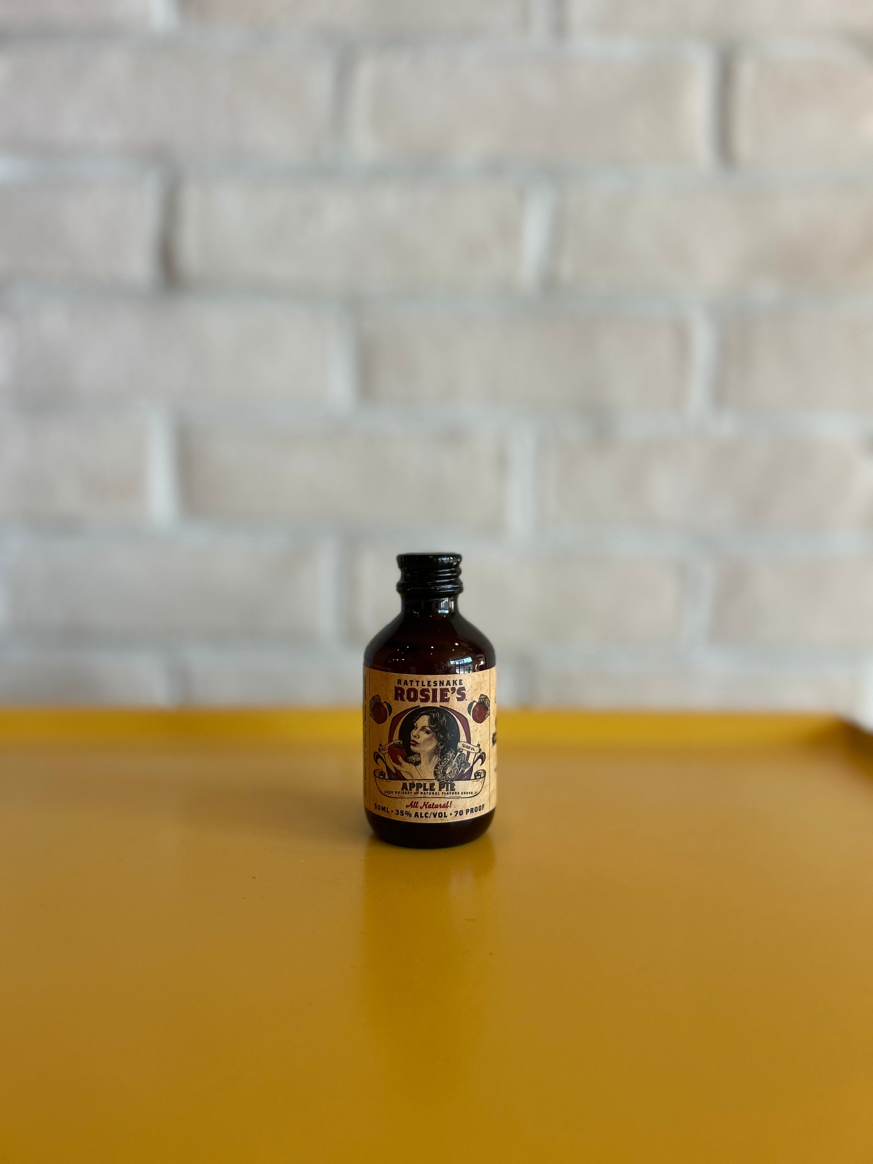 Iron Smoke Rattle Snake Rosie's Apple Pie Moonshine 50 ml